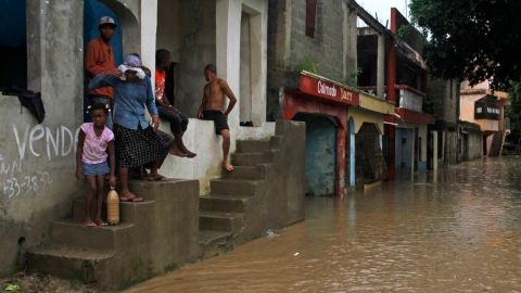 Chantal pasó por República Dominicana con fuerza de tormenta tropical y provocó inundaciones en varias regiones del país.
