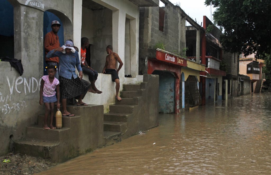 Chantal pasó por República Dominicana con fuerza de tormenta tropical y provocó inundaciones en varias regiones del país.