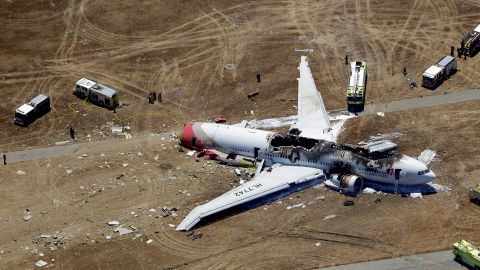 El vuelo 214 de Asiana Airlines se estrelló al aterrizar el sábado.