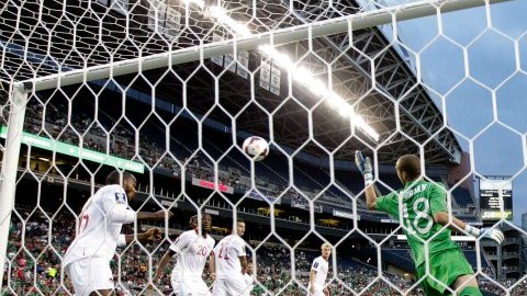 Raúl Alonso Jiménez se encargo de marcar el primer gol en favor de México