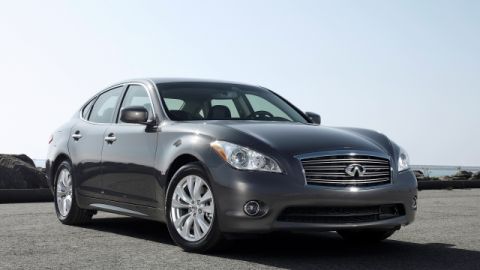 El nuevo Infiniti M37 de Nissan llega con un motor poderoso de más de 300 caballos de fuerza.