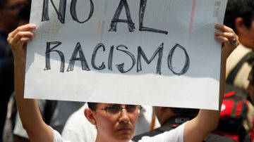 Expertos coinciden en que el racismo existe en Latinoamérica y el inmigrante lo lleva consigo.