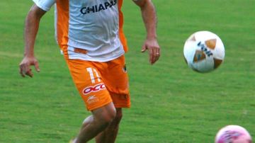 Carlos Ochoa intentará hacer los goles de los Jaguares de Chiapas en el próximo torneo.