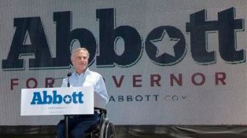 El procurador general de Texas, Greg Abbott, habla en una actividad para anunciar su candidatura a gobernador del estado en los comicios de 2014.