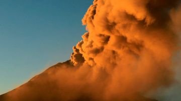 Las autoridades de Ecuador declararon el "alerta naranja" en las zonas cercanas al volcán Tungurahua, en la serranía central del país, debido a un súbito aumento de su actividad.