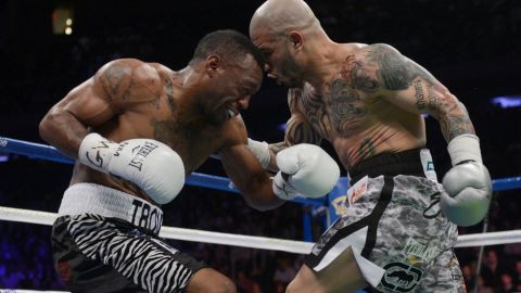 Cotto (d) perdió su último combate ante Trout (i).
