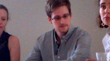 Imagen sacada de un video en el que se ve a Edward Snowden hablando el viernes en Moscú.
