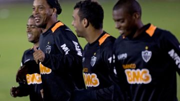 El experimentado Ronaldinho encabeza la nómina del Atlético Mineiro para el juego de ida de la final de la Copa Libertadores ante el Olimpia.