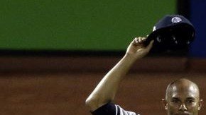 Mariano agradece la ovación de los asistentes y compañeros de profesión.