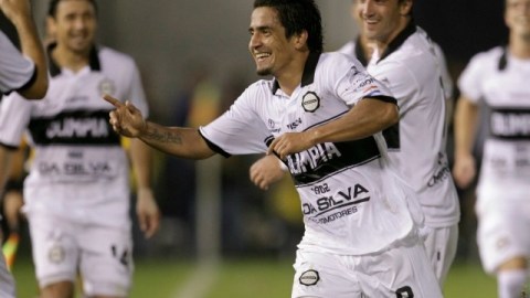 Wilson Pittoni marcó el segundo gol, con una magistral ejecución de tiro libre directo
