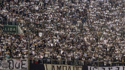 Aficionados de Olimpia y Atlético Mineiro se enfrentaron después de la final de ida de la Copa Libertadores