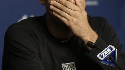 Derek Jeter se lastimó el muslo derecho y no se ha recuperado.