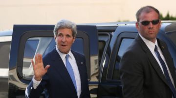 Previamente, Kerry (izquierda) había mantenido comunicación con el Gobierno ecuatoriano para evitar que ese país acogiera a Snowden.