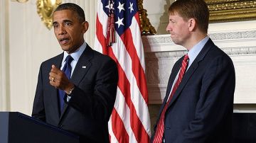 Obama y el nuevo director de la Oficina de Protección Financiera al Consumidor.