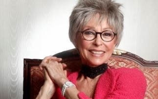 Moreno, quien emigró con su madre de Puerto Rico a Nueva York a los cinco años de edad, es la única artista latina que ha conseguido un Emmy, Tony, Grammy y Oscar.