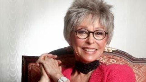 Moreno, quien emigró con su madre de Puerto Rico a Nueva York a los cinco años de edad, es la única artista latina que ha conseguido un Emmy, Tony, Grammy y Oscar.