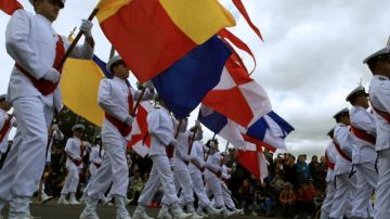 Vista del tradicional desfile conmemorativo del Día de la Independencia de Colombia que se celebró ayer en Bogotá y que rindió homenaje a los veteranos.
