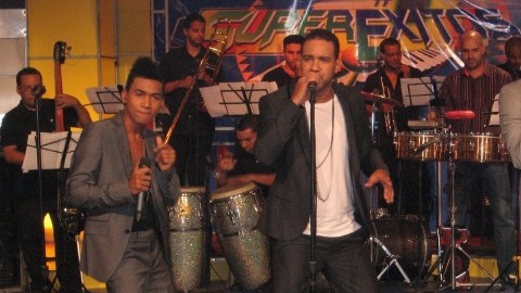 Los integrantes de Ruina Nueva, de la  República Dominicana estuvieron de promoción y se presentaron en varios clubes.