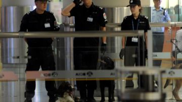 La policía china extremó las medidas de seguridad en el Aeropuerto Internacional de Beijing luego de la explosión.