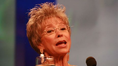 La actriz y cantante puertorriqueña Rita Moreno quie actualmente aparece en la serie del canal TV Land "Happily Divorced".