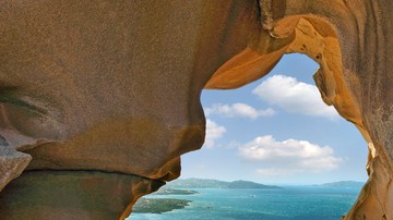 Barnes dijo que empezó a nadar para arribar a zona segura.