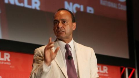 El legislador demócrata de Illinois, Luis Gutiérrez, habla en el marco de la conferencia anual del Consejo Nacional de La Raza (NCLR), en Nueva Orleans, Luisiana.