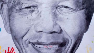 Los sudafricanos han expresado su cariño hacia Mandela en diversas formas, como murales en las calles.