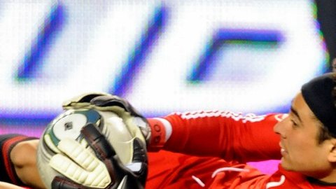 El portero mexicano Guillermo Ochoa tuvo una destacada actuación en el empate de Ajaccio 1-1 con Nimes