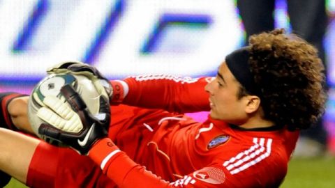 El portero mexicano Guillermo Ochoa tuvo una destacada actuación en el empate de Ajaccio 1-1 con Nimes