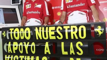 Alonso (d) y De la Rosa mostraron un mensaje de aliento.