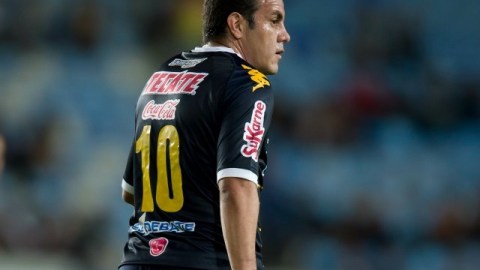 Cuauhtémoc Blanco actualmente juega con Lobos BUAP
