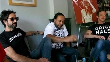 Molotov aclaró que no la retirará porque la canción no ataca a la comunidad gay sino a los políticos.