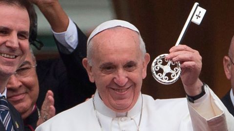 El Papa Francisco recibió este jueves las llaves de la ciudad de Río de Janeiro, de manos del alcalde Eduardo Paes.