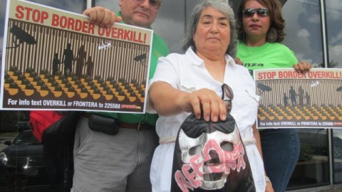 Activistas dicen que quieren desenmascarar la reforma migratoria, que según ellos, podría perjudicar a millones de inmigrantes.