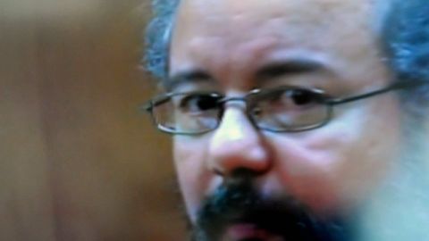 Ariel Castro acepta sus culpas al verse entre la espada y la pared.