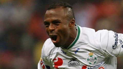 Benítez, antes de jugar con el América en México, fue "guerrero" del Santos Laguna.