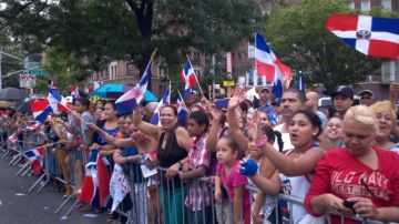 Con bandera en mano, cientos de dominicanos se tomaron ayer  las calles de El Bronx para expresar orgullo por sus raíces.