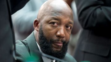 Tracy Martin, el padre del joven asesinado Trayvon Martin, participa del foro titulado:  "El estatus de los hombres negros: asegurando que nuestros hijos maduren como hombres fuertes", celebrado en el Capitolio, en Washington.