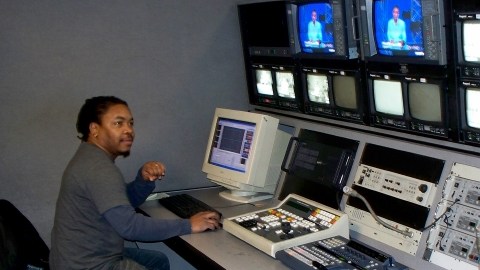 BronxNet está disponible en los sistemas de Cablevisión y Verizon Fios.