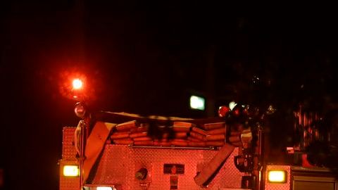 Bomberos en la escena de la explosión en el condado Lake en Florida.