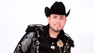 En su nuevo álbum el cantante de música regional mexicana Roberto Tapia extrae de sus discos los éxitos que representan la esencia de su propuesta artística.