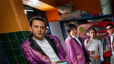 Panteón Rococó regresa a Chicago con álbum nuevo y documental sobre su trayectoria musical.