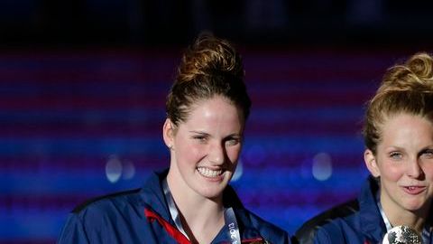 De izquierda a derecha: Missy Franklin, Karlee Bispo, Shannon Vreeland y Katie Ledecky.