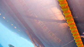 Lochte (c) dominó la prueba mundialista desde la salida.