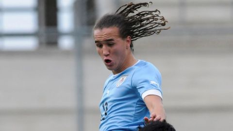 Uruguayo Laxalt firma contrato con el Inter