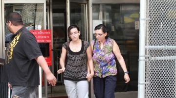 Familiares de Pedro Hernández abandonan la corte, tras la vista llevada a cabo ayer.