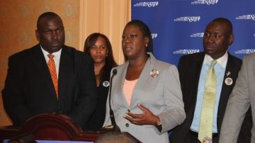 La madre del fallecido, Sybrina Fulton, quiere que la enmienda a la ley lleve el nombre "Acta Trayvon Martin".