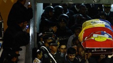 Miles de ecuatorianos acudieron a los servicios funerarios de Christian Benítez