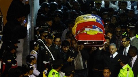 Miles de ecuatorianos acudieron a los servicios funerarios de Christian Benítez