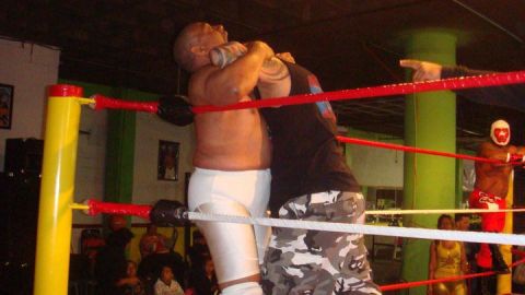 “Bad Boy” castiga al “Angel Blanco” en un combate en Soundview.